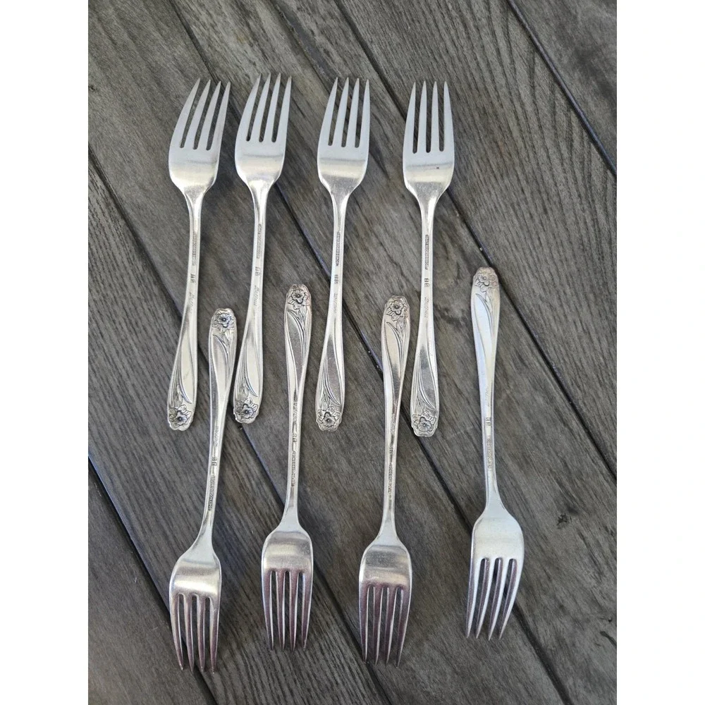 Vintage 1847 Rogers Bros Daffodil Silverplate Dinner Forks 7-1/2